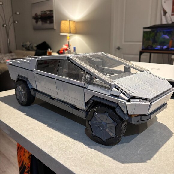 Mega bloks Tesla cybertruck - Picture 1 of 7